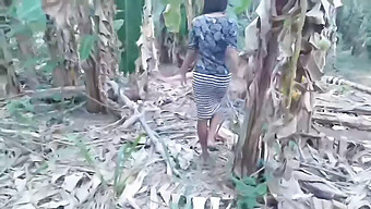 Une Jeune Indienne Devient Sauvage Dans La Jungle Après L'École